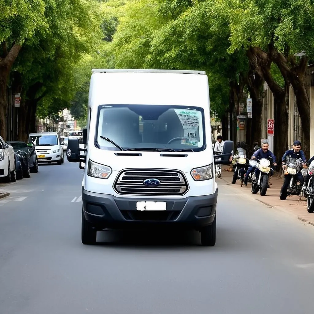 Ford Transit tải van trên đường phố