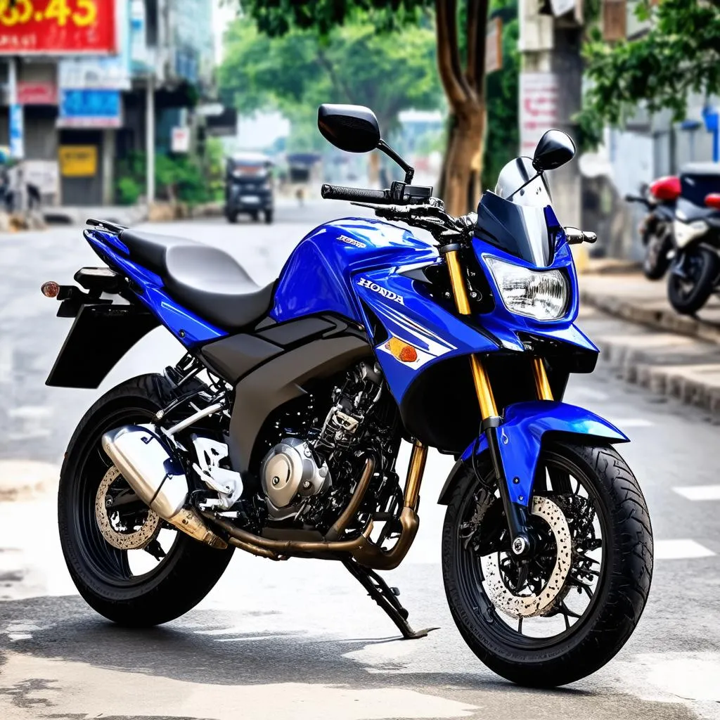 Honda CB190R màu xanh dương trên đường phố Hà Nội