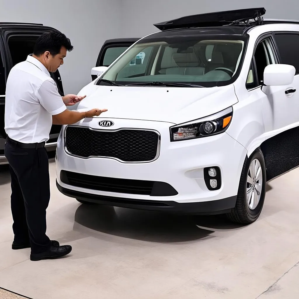 Kiểm tra xe Sedona 9 chỗ trước khi thuê