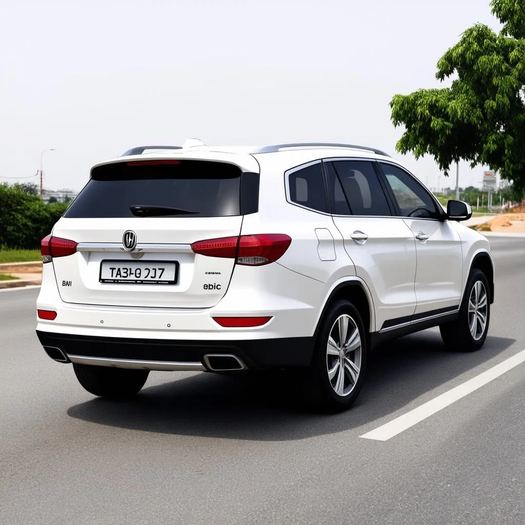 Thuê xe Baic Q7 màu trắng