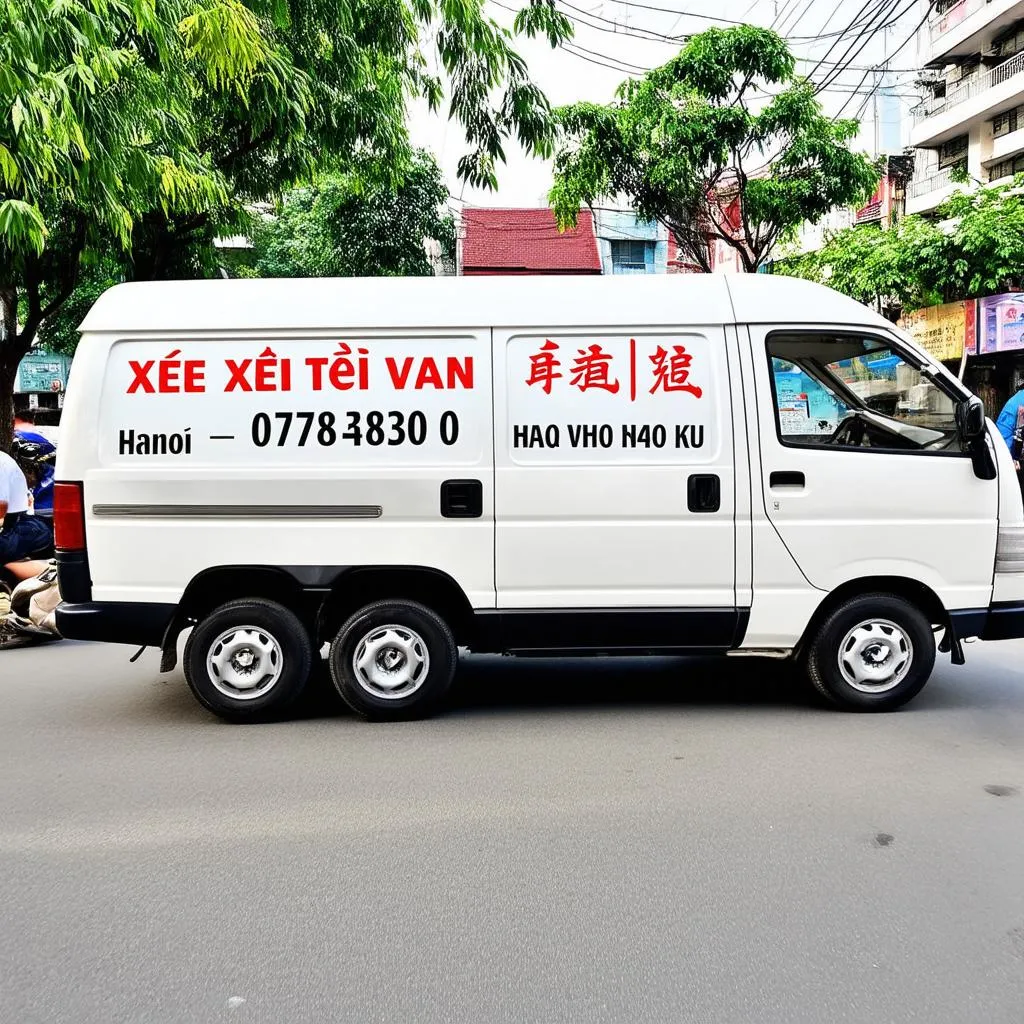 Xe tải van đậu trên phố