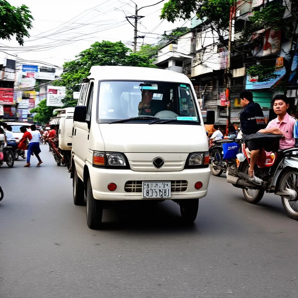 Xe tải van Bình Anh chạy trên đường