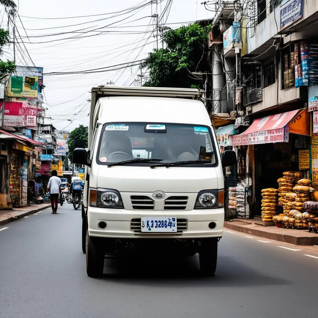 Xe tải van di chuyển trên đường phố Đà Nẵng