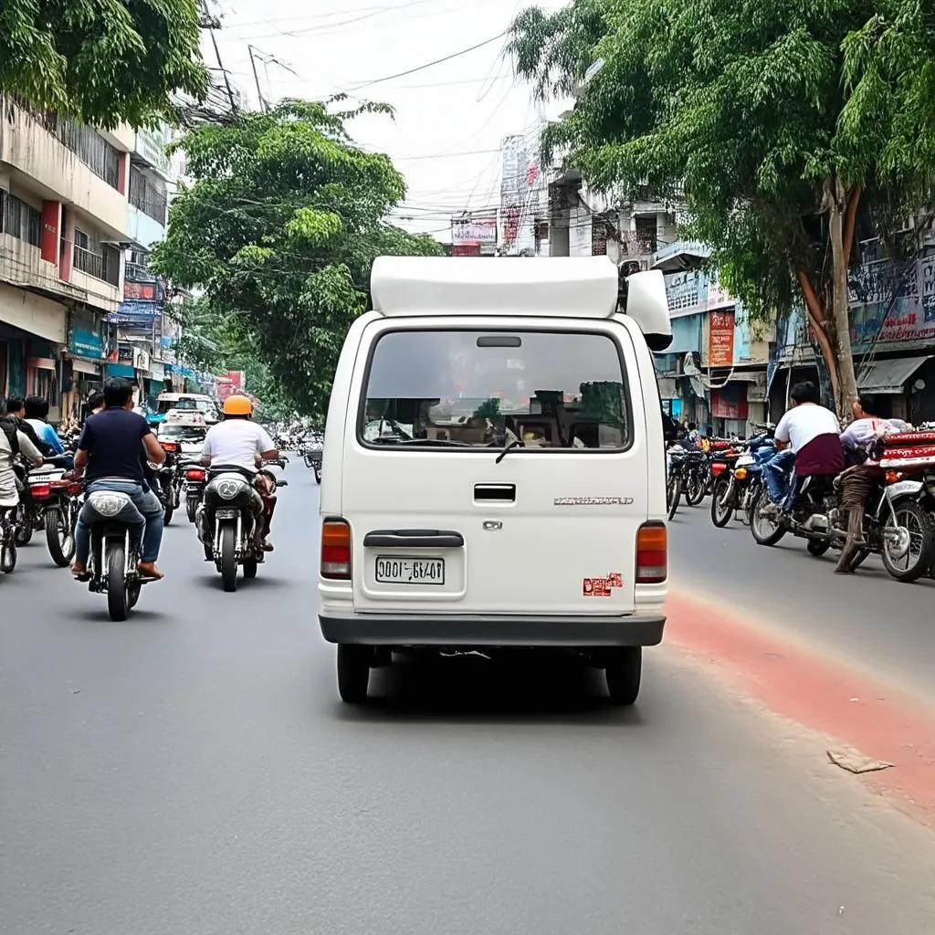 Xe tải van di chuyển trên đường phố Sài Gòn