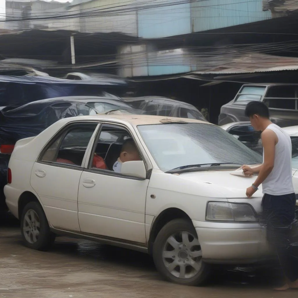 Khách hàng kiểm tra xe kỹ càng trước khi gửi tại bãi xe Cảng Cái Rồng